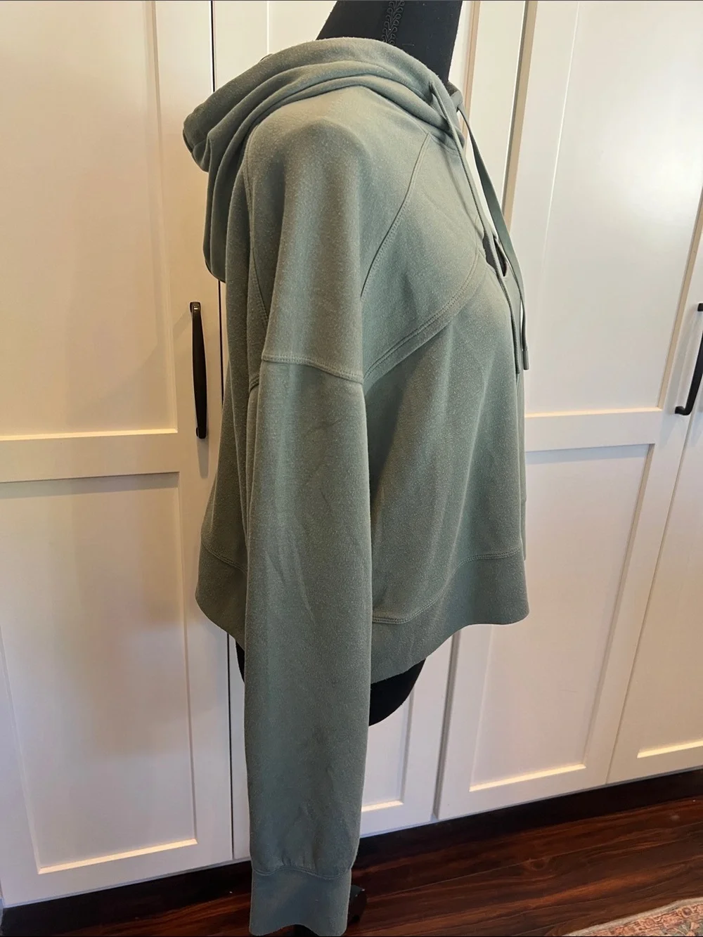 Lululemon Get Centred Crop Hoodie Grey Sage Size 6 M Cutout